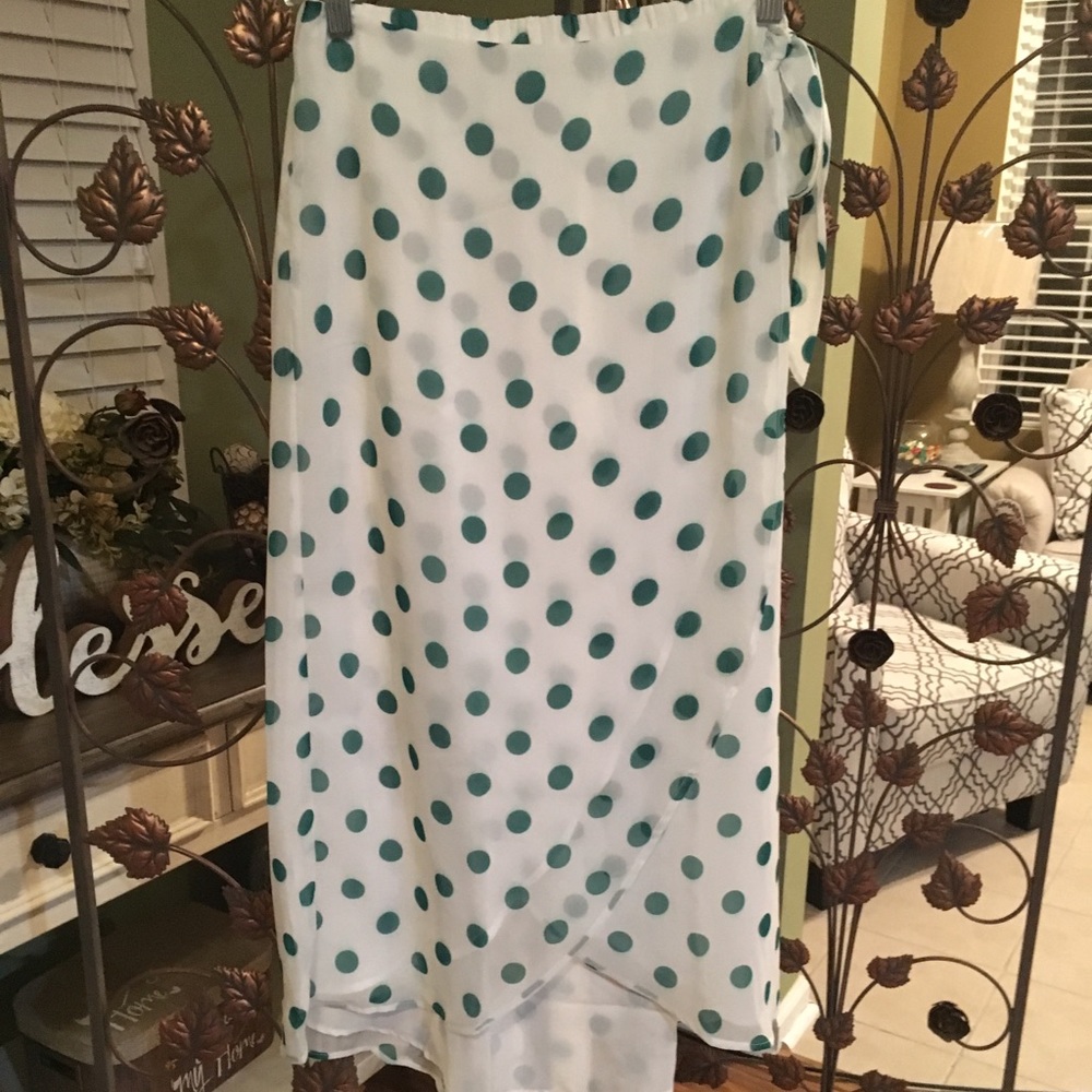 Skirt that ties on the side